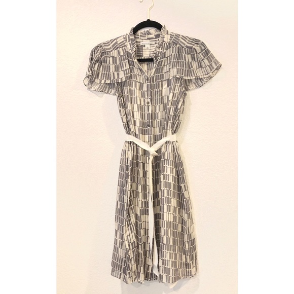 Banana Republic Dresses & Skirts - Banana Republic Flutter Sleeve Dress